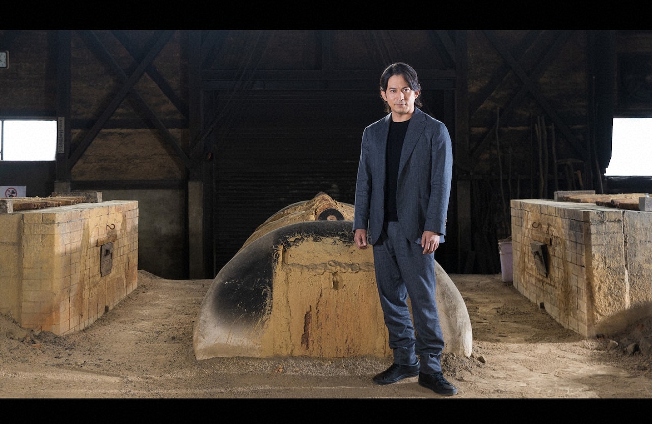 岡田准一が島根を旅する番組「たたらの國 奥出雲」放送、鉄が生まれる瞬間に立ち会う