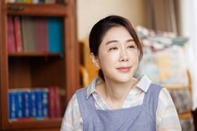 特集ドラマ「憶えのない殺人」より、筒井真理子演じる佐治鮎子