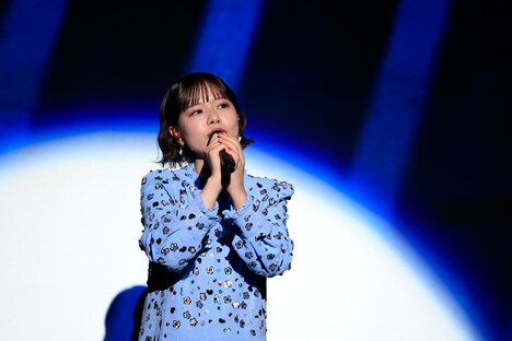 映画「大きな玉ねぎの下で」完成披露舞台挨拶より、asmi