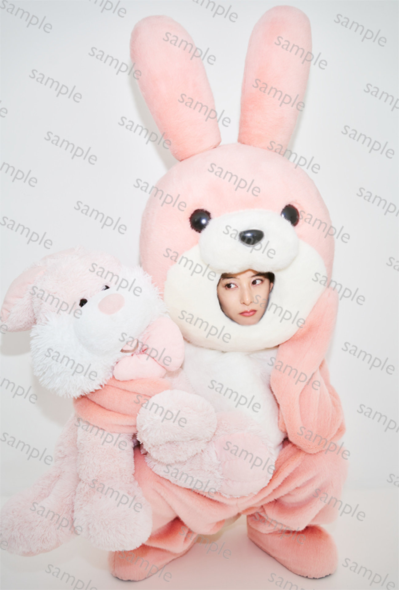 「新木優子オフィシャルカレンダー2025.4-2026.3」特典のオリジナルフォトカード（MAILIVIS ver.）