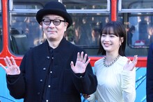 左からリリー・フランキー、広瀬すず