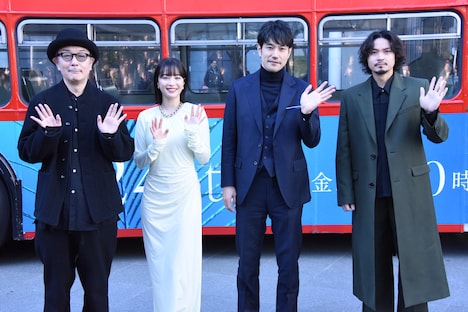 左からリリー・フランキー、広瀬すず、松山ケンイチ、磯村勇斗