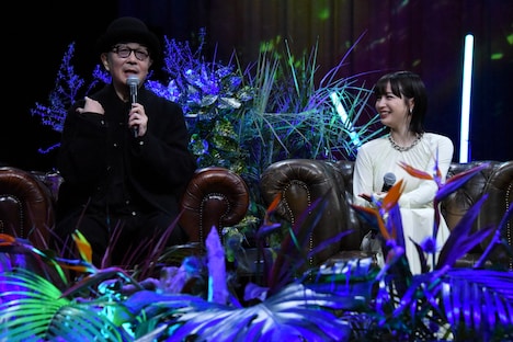 左からリリー・フランキー、広瀬すず