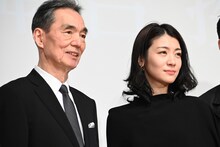 左から長塚京三、瀧内公美