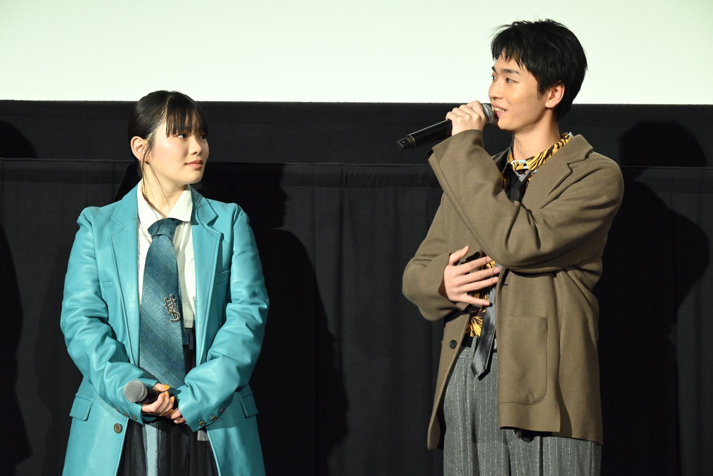 左から富田望生、青木柚