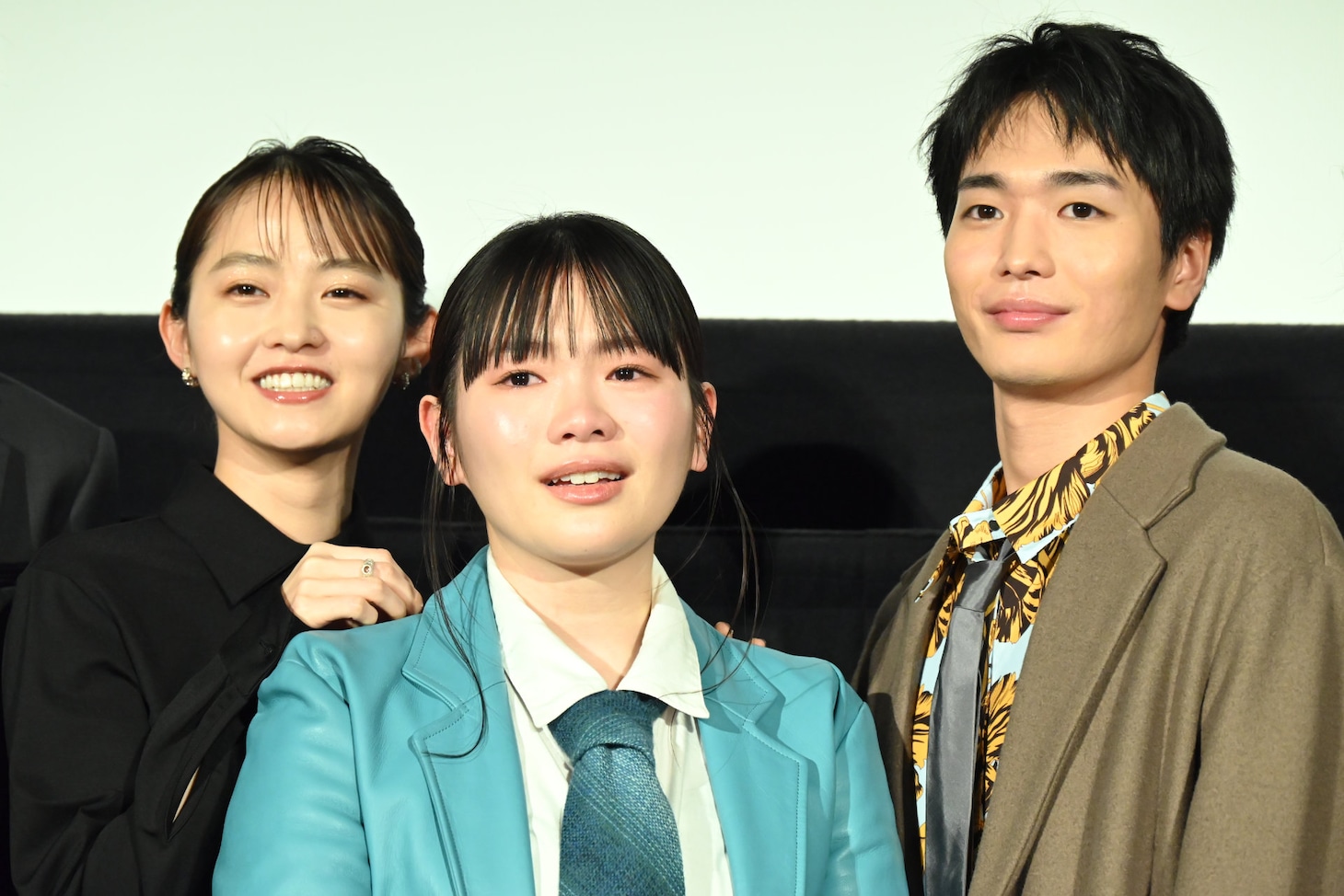 左から伊藤万理華、富田望生、青木柚