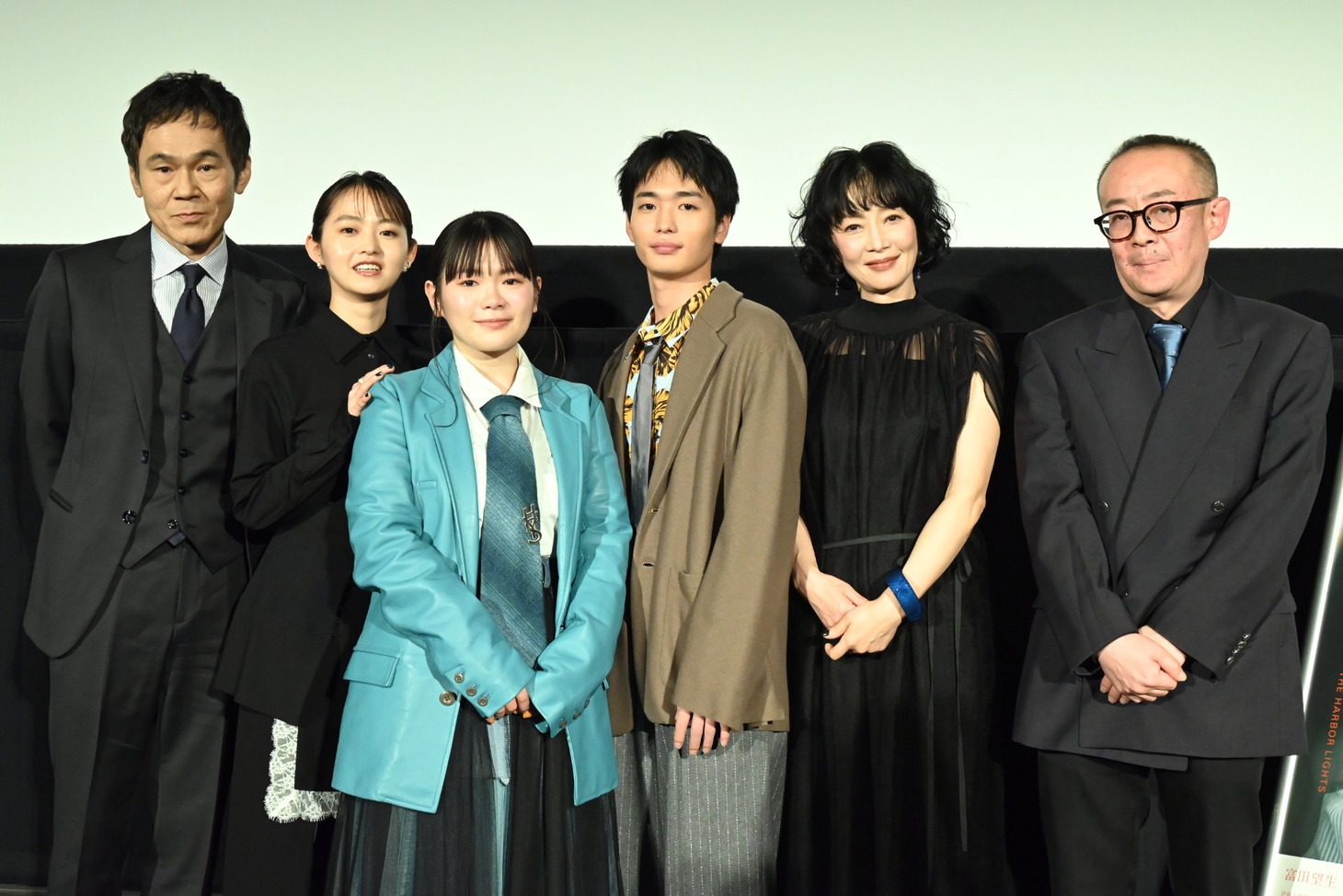 左から甲本雅裕、伊藤万理華、富田望生、青木柚、麻生祐未、安達もじり