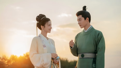 左からワン・チューラン(王楚然)演じる柳眠棠(りゅうみんとう)、ジャン・ワンイー(張晩意)演じる崔行舟(さいこうしゅう)