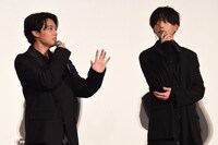 左から櫻井海音、八木勇征