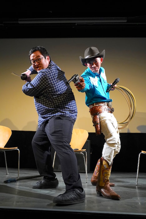 左からぐんぴぃ、八木順一朗