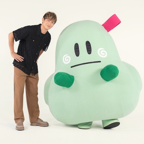 左から玉木宏、にゅう