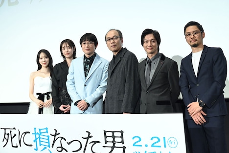 「死に損なった男」完成披露舞台挨拶にて、左から堀未央奈、唐田えりか、水川かたまり、正名僕蔵、喜矢武豊、田中征爾