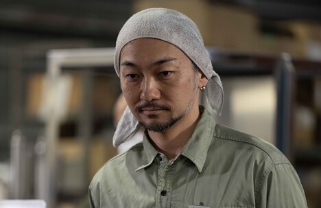 波岡一喜演じる工場の先輩