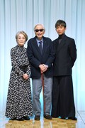 「TOKYOタクシー」製作発表記者会見に出席した（左から）倍賞千恵子、山田洋次、木村拓哉