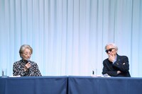 左から倍賞千恵子、山田洋次