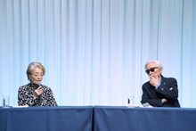 左から倍賞千恵子、山田洋次