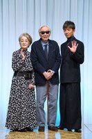 左から倍賞千恵子、山田洋次、木村拓哉