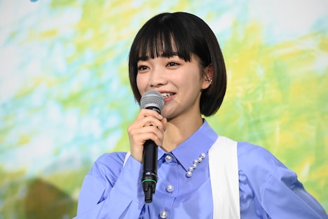 一ノ瀬りん役の見上愛