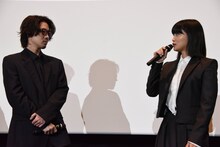 深川麻衣（右）と若葉竜也（左）