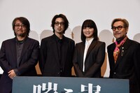 「嗤う蟲」公開記念舞台挨拶の様子。左から城定秀夫、若葉竜也、深川麻衣、田口トモロヲ