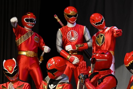 左からガオレッド、ハリケンレッド、アバレッド