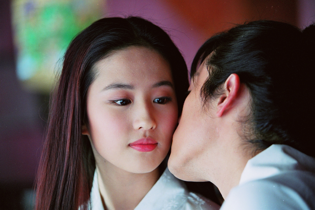 中国ドラマ「仙剣奇侠伝」より、左からリウ・イーフェイ（劉亦菲）演じる趙霊児、フー・ゴー（胡歌）演じる李逍遥