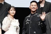 「誰よりもつよく抱きしめて」完成披露試写会に参加した久保史緒里（左）、三山凌輝（右）