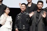 左から久保史緒里、三山凌輝、ファン・チャンソン