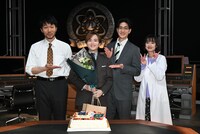 左から高橋努、板垣李光人、中島裕翔、門脇麦