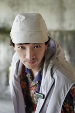 「九龍ジェネリックロマンス」より、フィガロ・ツェン演じるユウロン