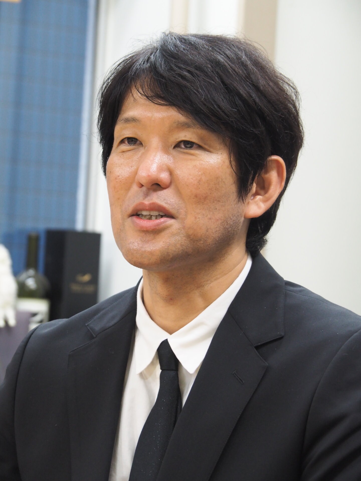 四元良隆・牧祐樹（鹿児島テレビ放送） / 芸人・松元ヒロへの取材を