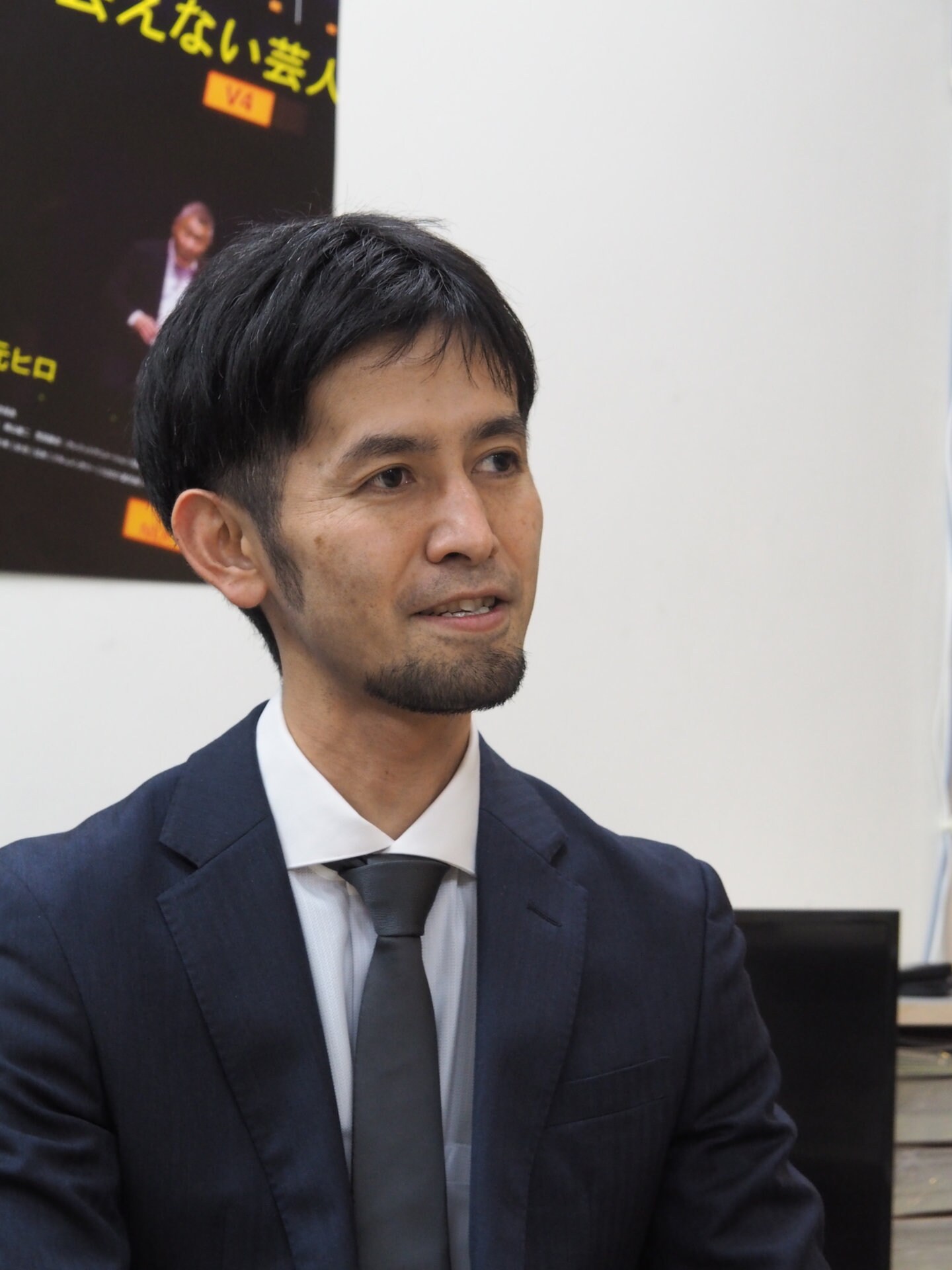 四元良隆・牧祐樹（鹿児島テレビ放送） / 芸人・松元ヒロへの取材を