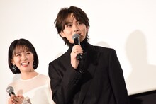 吉野北人（手前）