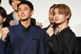 「BLUE FIGHT ～蒼き若者たちのブレイキングダウン～」公開記念舞台挨拶より、木下暖日（手前左）と吉澤要人（手前右）