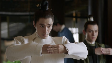 中国ドラマ「鳳凰の飛翔」より、チェン・クン（陳坤）演じる寧弈。無能な人物だと見なされることに終始するが、家族の敵を討つべく、その機会を虎視眈々と狙っている