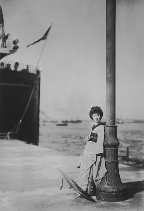 「港の日本娘」場面写真