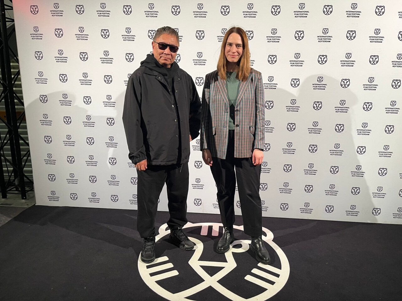 「BLUE FIGHT」三池崇史がロッテルダム映画祭でファンと交流、海外版ポスターも解禁