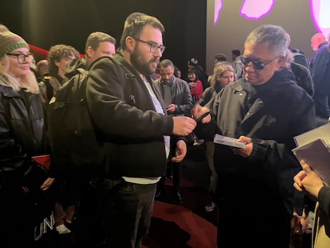 ロッテルダム国際映画祭にてファンサービスをする三池崇史