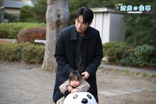 中谷達也（ディーン・フジオカ）は思い通りに進まぬ育児と家事に困惑