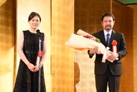 左から沙倉ゆうの、安田淳一