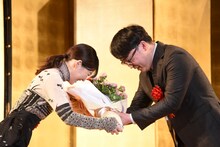 左から伊藤沙莉、尾崎裕和