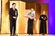 左から阿部サダヲ、磯山晶、天宮沙恵子