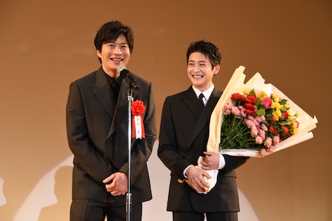 左から田中圭、高橋文哉