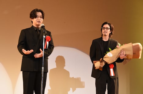 左から千葉雄大、若葉竜也