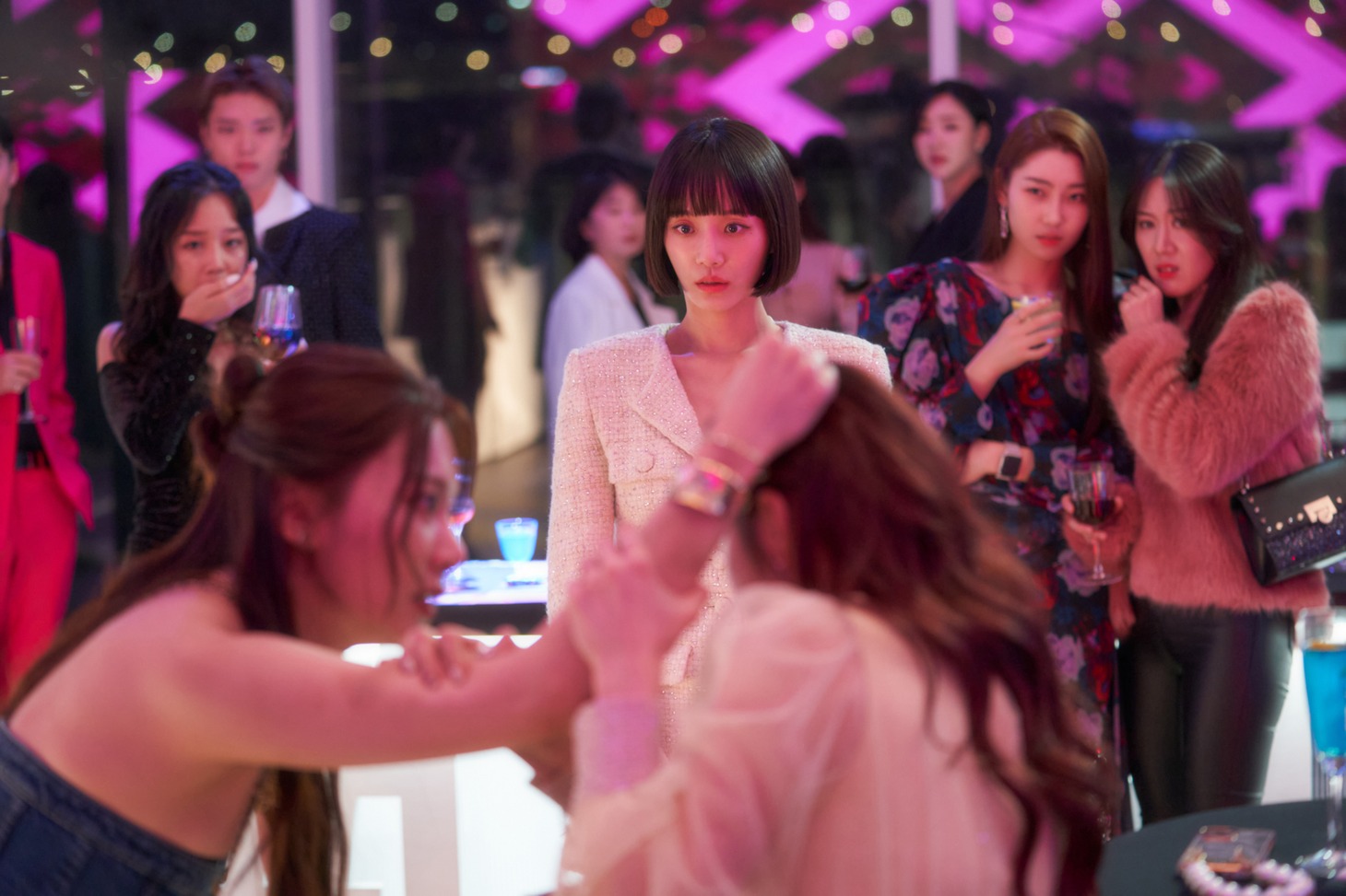 Netflixシリーズ「セレブリティ」独占配信中