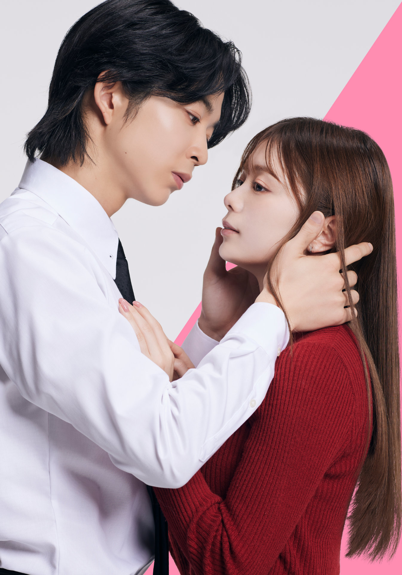 「復讐カレシ～溺愛社長の顔にはウラがある～」より、紺野彩夏（右）と鈴木仁（左）