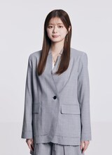 「復讐カレシ～溺愛社長の顔にはウラがある～」より、服部舞香を演じる紺野彩夏