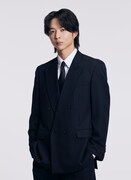 「復讐カレシ～溺愛社長の顔にはウラがある～」より、佐鳥駿を演じる鈴木仁