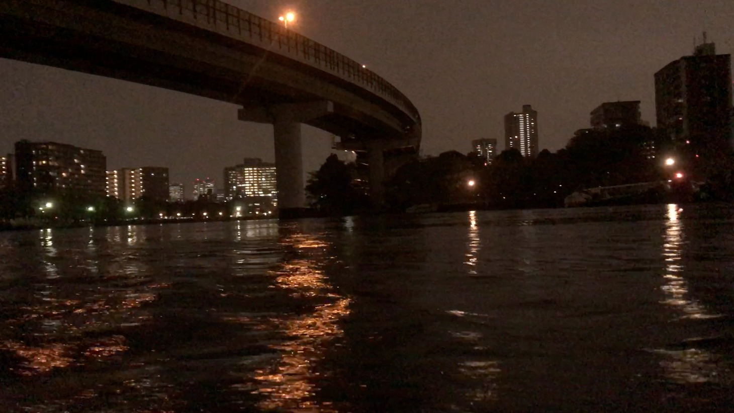 「Night Cruise」場面写真