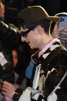 ファンと交流するティモシー・シャラメ